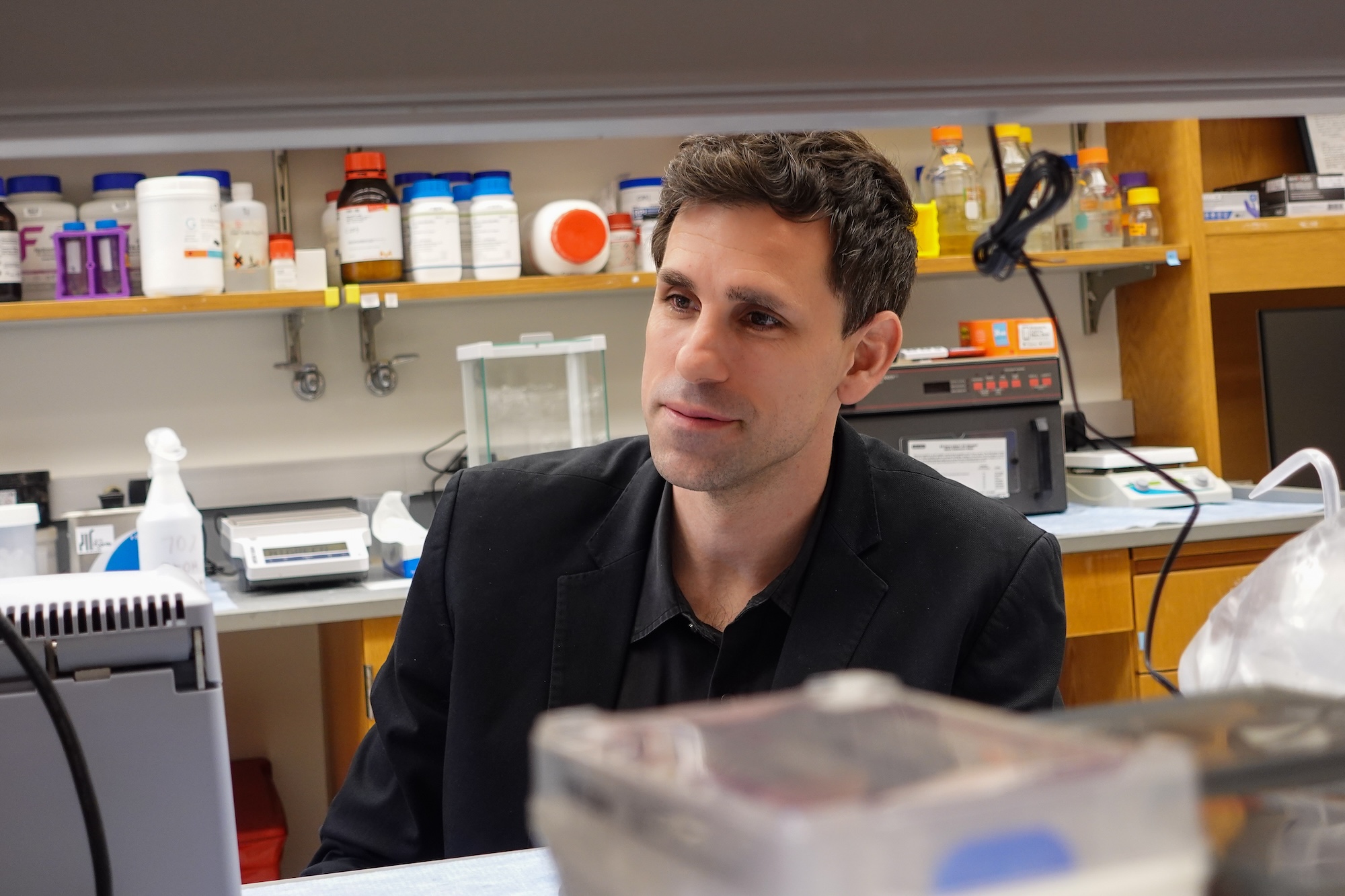 César de la Fuente photographed in his lab.
